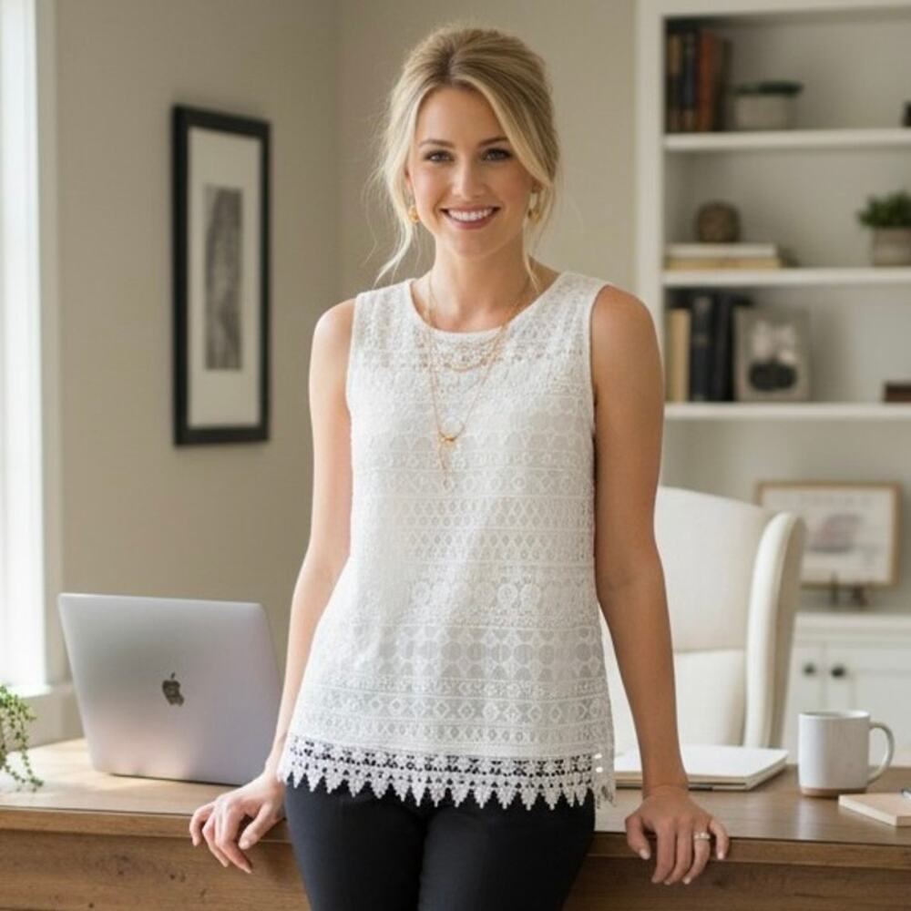 Adiva White Lace Sleeveless Top Women’s Medium Crochet Hem NWOT